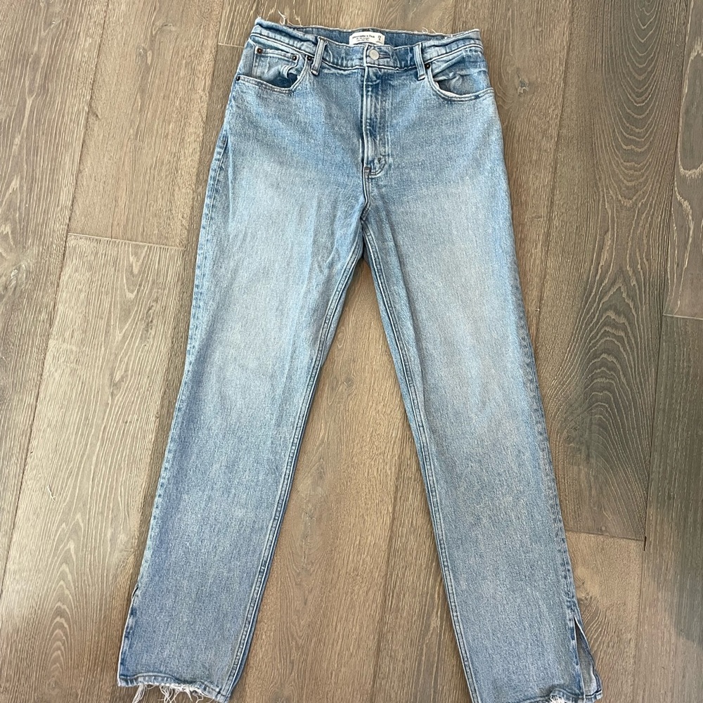 Abercrombie Ultra High Rise 90s Straight Jean